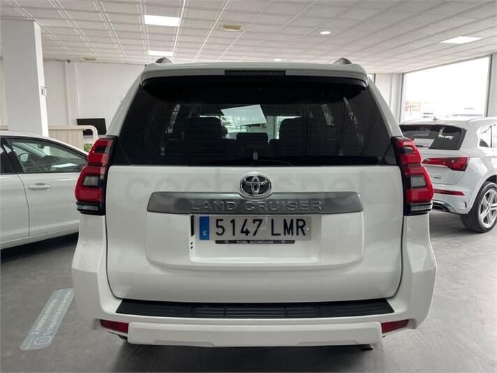 TOYOTA Land Cruiser 2.8 D4D GX 7 Plazas